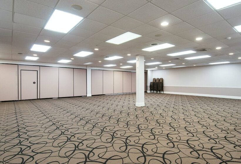 בית מלון כפרי Days Inn & Suites By Wyndham Johnson City