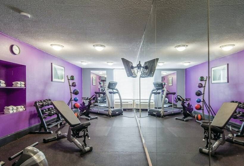 בית מלון כפרי Days Inn & Suites By Wyndham Johnson City