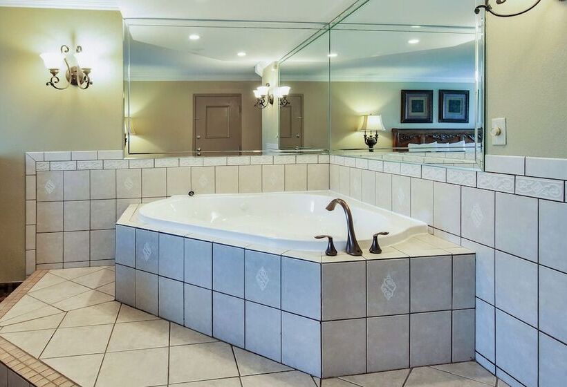 בית מלון כפרי Days Inn & Suites By Wyndham Johnson City