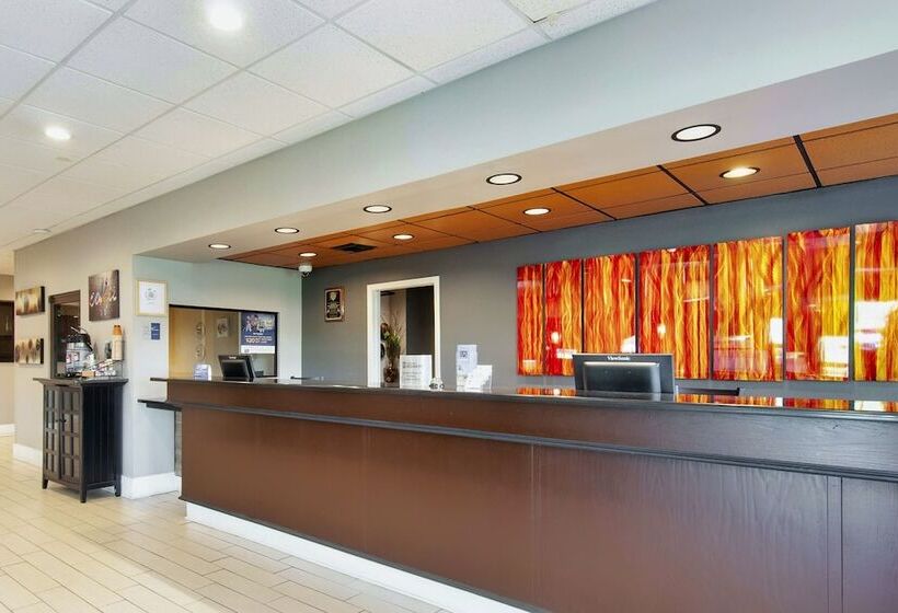 فندق Days Inn & Suites By Wyndham Johnson City