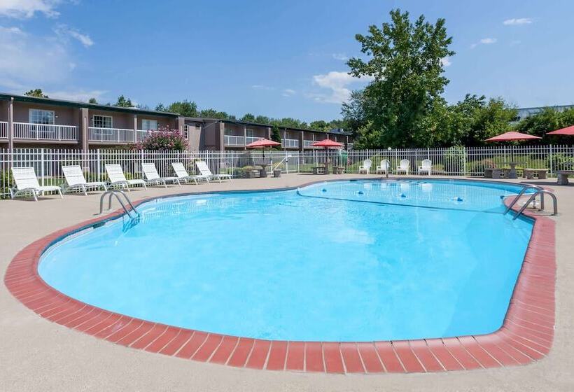 בית מלון כפרי Days Inn & Suites By Wyndham Lexington