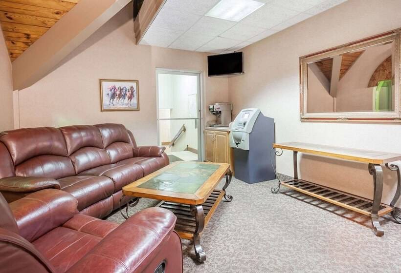 בית מלון כפרי Days Inn & Suites By Wyndham Lexington