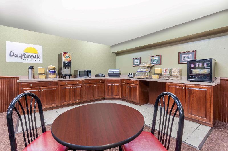 בית מלון כפרי Days Inn & Suites By Wyndham Lexington