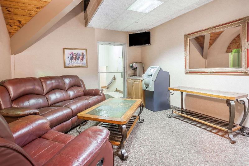 בית מלון כפרי Days Inn & Suites By Wyndham Lexington