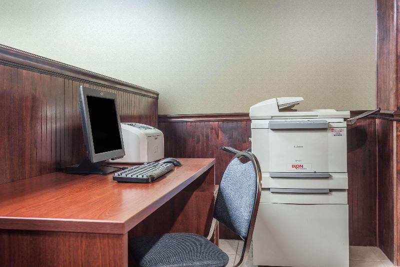 בית מלון כפרי Days Inn & Suites By Wyndham Lexington