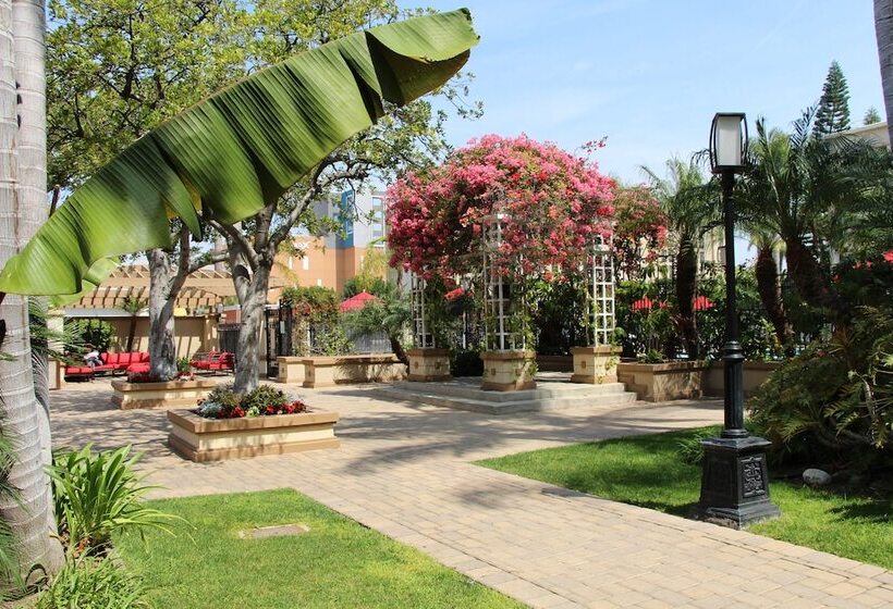 فندق Doubletree By Hilton Buena Park