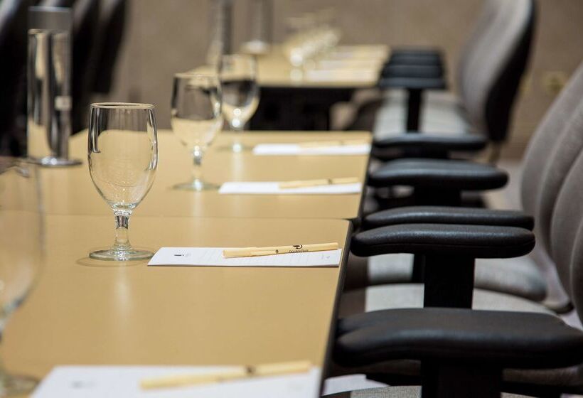 هتل Doubletree By Hilton  Chicago  Oak Brook