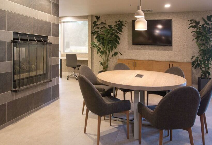 فندق Doubletree By Hilton Chico