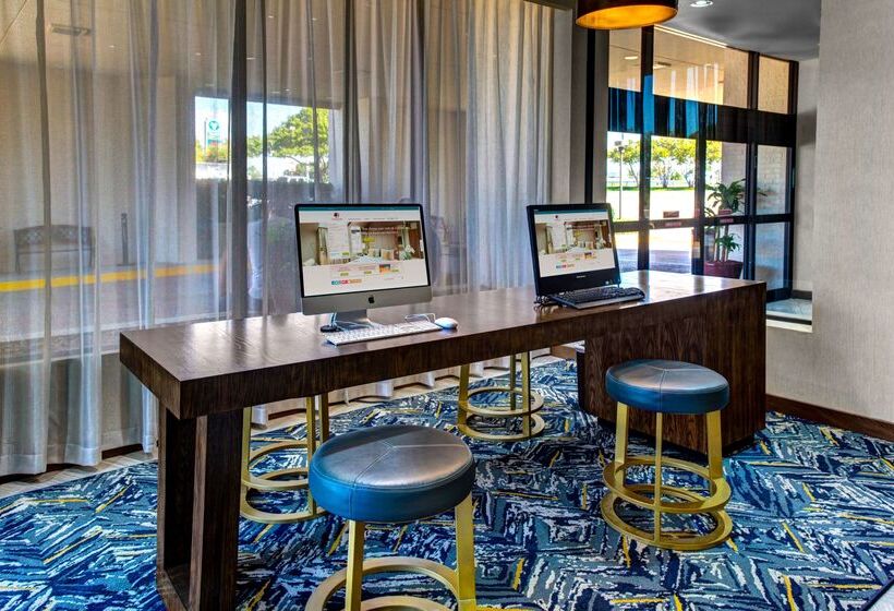 Doubletree By Hilton Hotel Arlington Dfw South