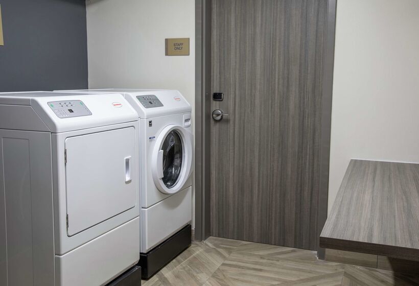 فندق Doubletree By Hilton Hot Springs