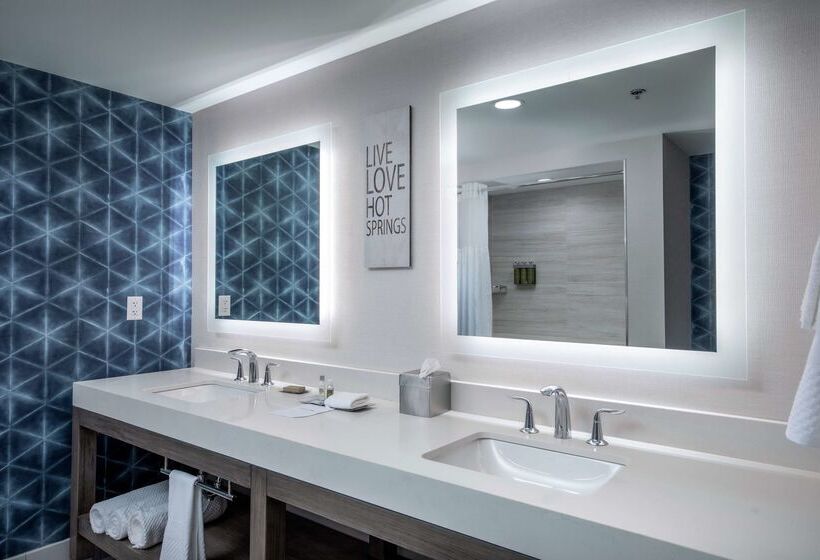 فندق Doubletree By Hilton Hot Springs