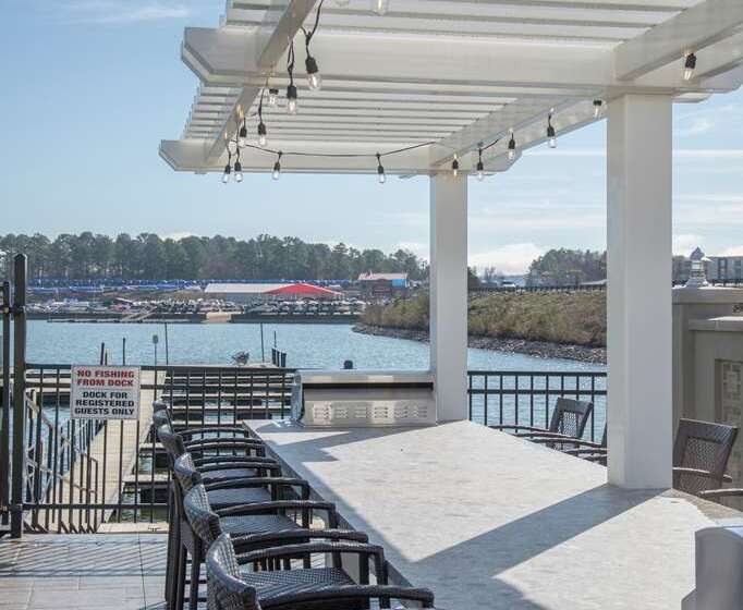 فندق Doubletree By Hilton Hot Springs