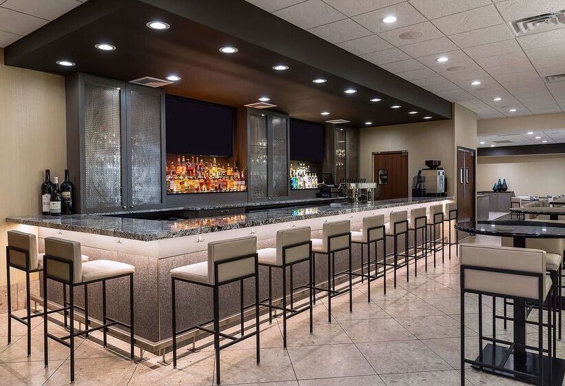 호텔 Doubletree By Hilton Madison Downtown