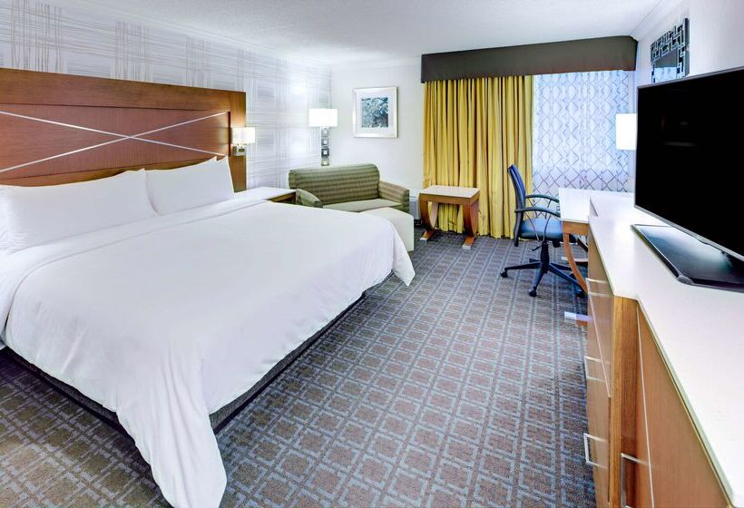 هتل Doubletree By Hilton Madison Downtown