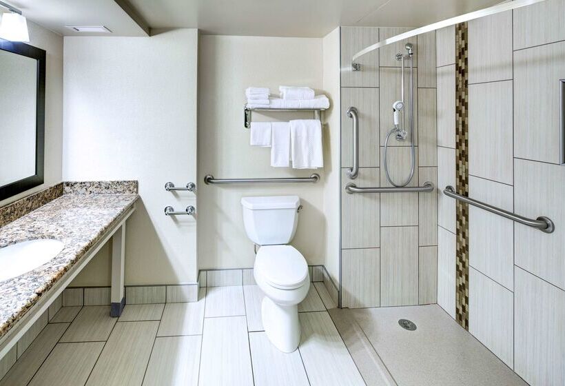 هتل Doubletree By Hilton Madison Downtown