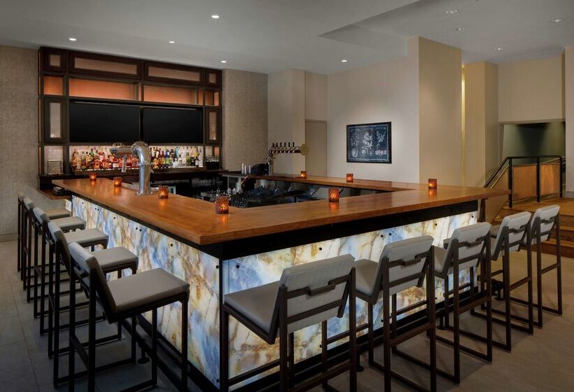 هتل Doubletree By Hilton Manchester Downtown