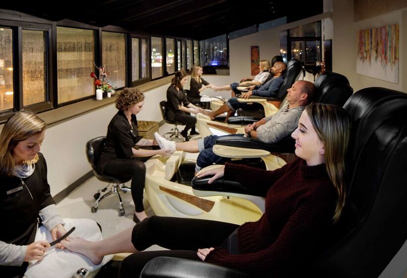 هتل Doubletree By Hilton Manchester Downtown