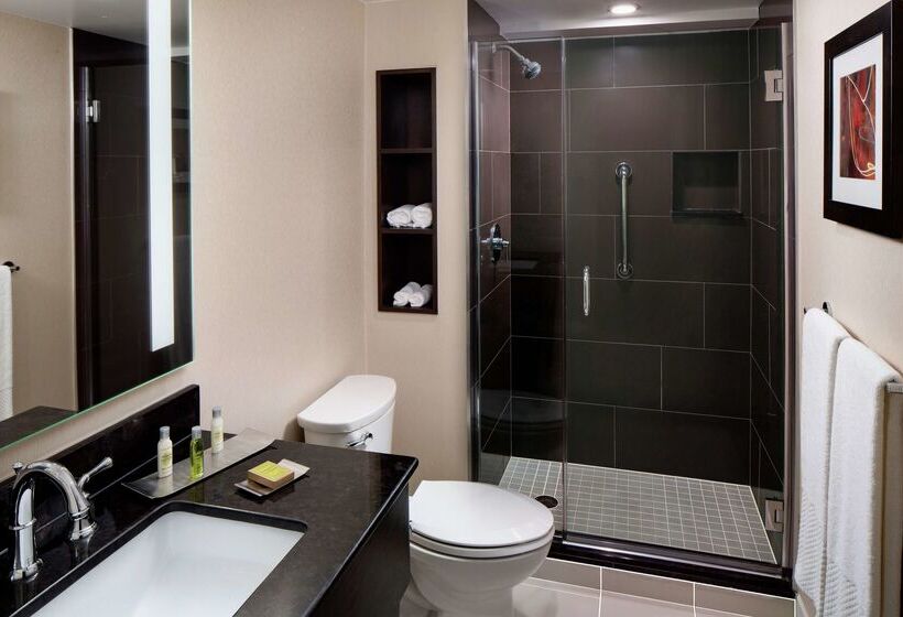 هتل Doubletree By Hilton Manchester Downtown