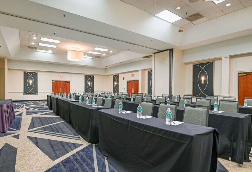 هتل Doubletree By Hilton Richmond Midlothian