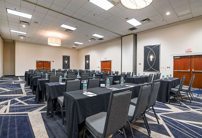 هتل Doubletree By Hilton Richmond Midlothian