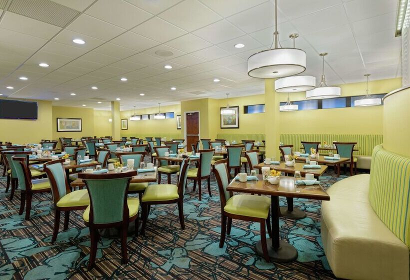 هتل Doubletree By Hilton Richmond Midlothian