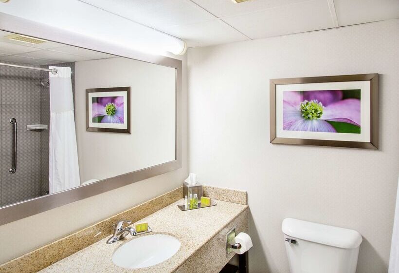 هتل Doubletree By Hilton Richmond Midlothian