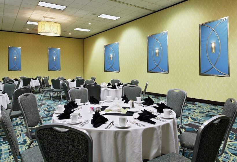 هتل Doubletree By Hilton Richmond Midlothian