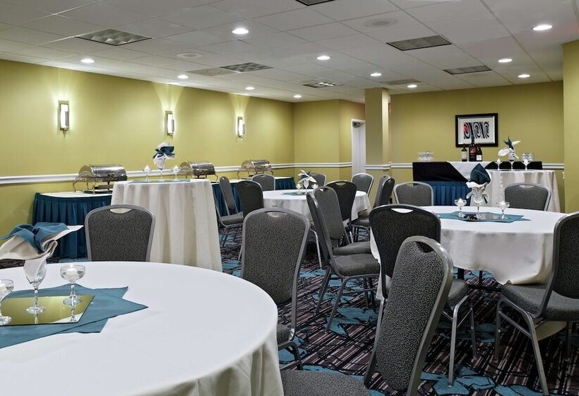 هتل Doubletree By Hilton Richmond Midlothian