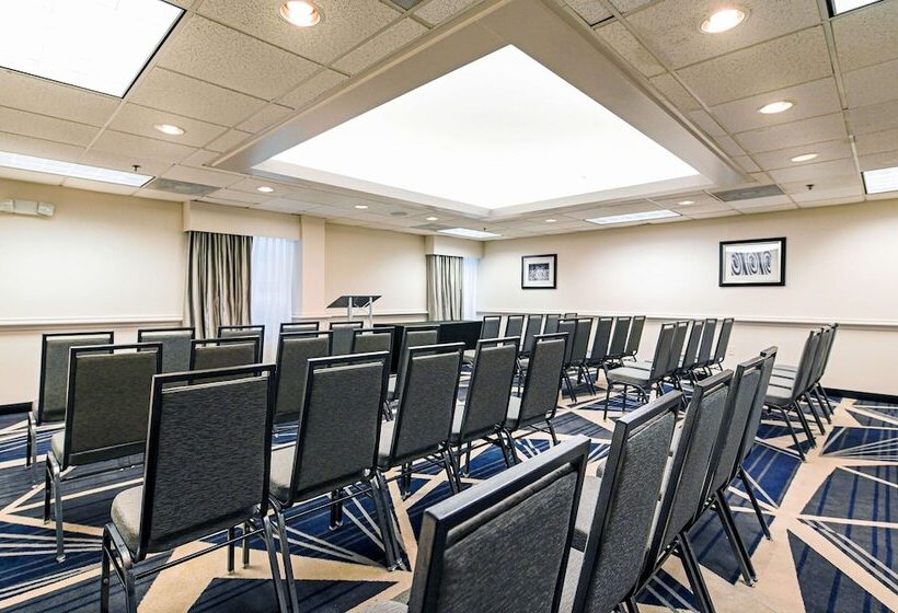 هتل Doubletree By Hilton Richmond Midlothian