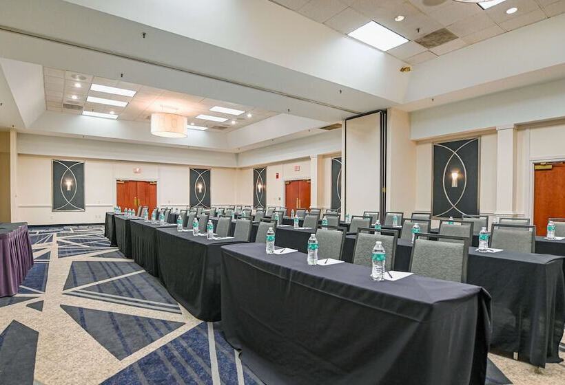 هتل Doubletree By Hilton Richmond Midlothian