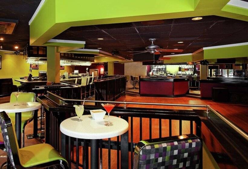 هتل Doubletree By Hilton Richmond Midlothian