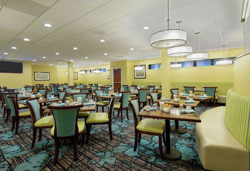 هتل Doubletree By Hilton Richmond Midlothian