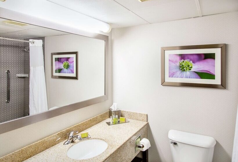 هتل Doubletree By Hilton Richmond Midlothian