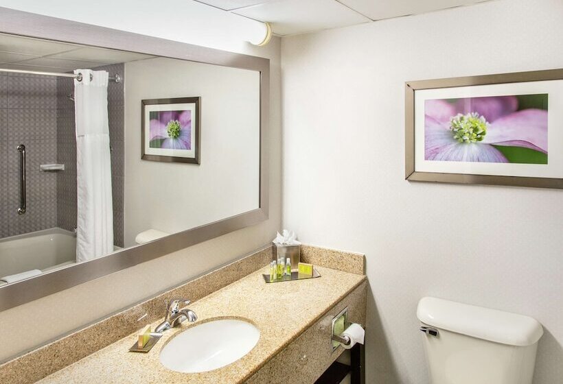 هتل Doubletree By Hilton Richmond Midlothian