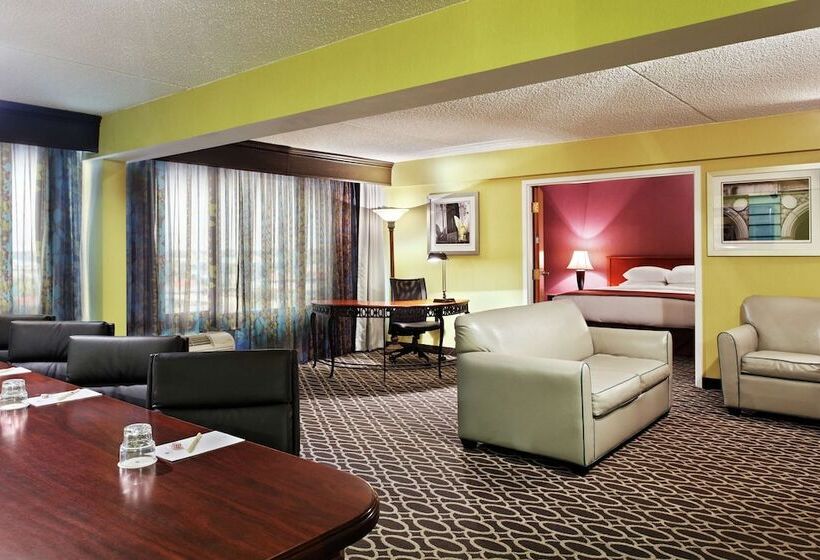 هتل Doubletree By Hilton Richmond Midlothian