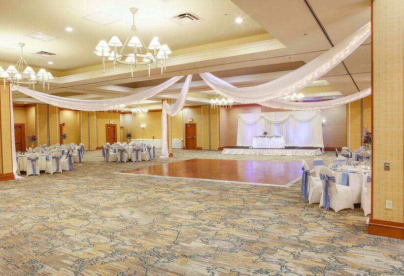 هتل Doubletree By Hilton Rochester