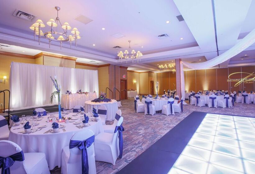 Отель Doubletree By Hilton Rochester