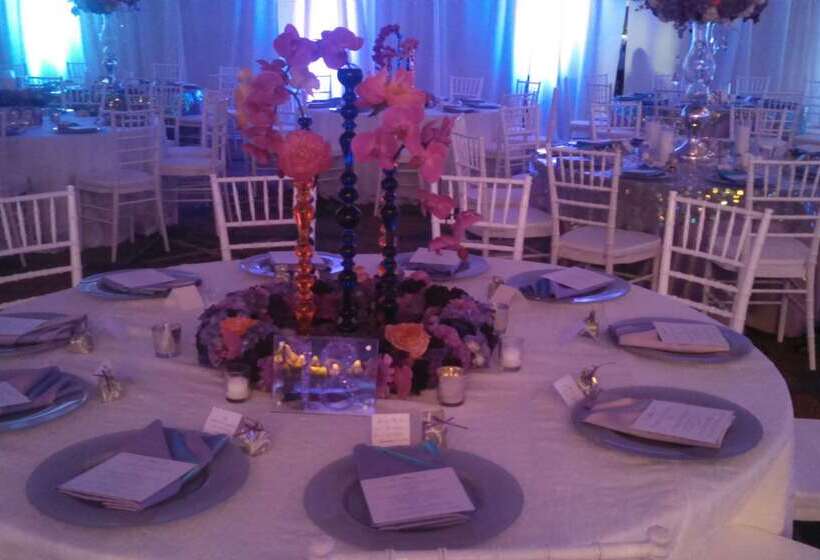 Отель Doubletree By Hilton Rochester