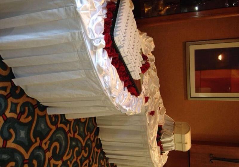 هتل Doubletree By Hilton Rochester