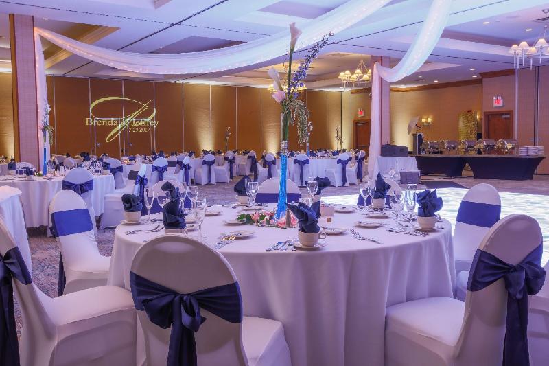 Отель Doubletree By Hilton Rochester