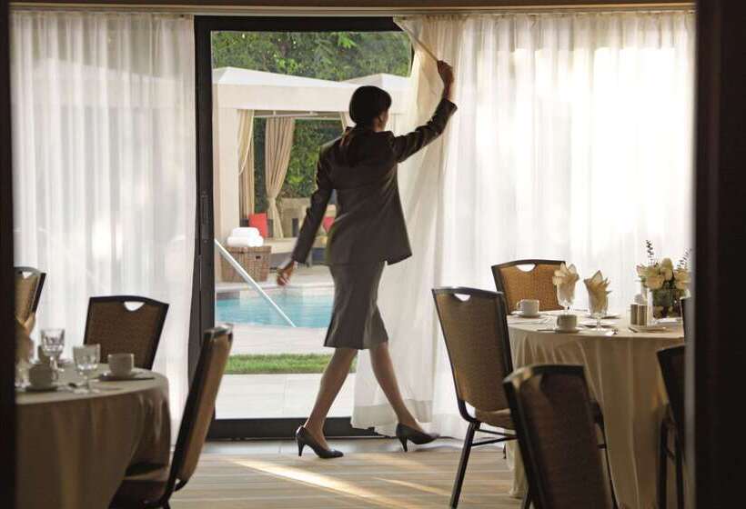 בית מלון כפרי Doubletree By Hilton Monrovia Pasadena Area