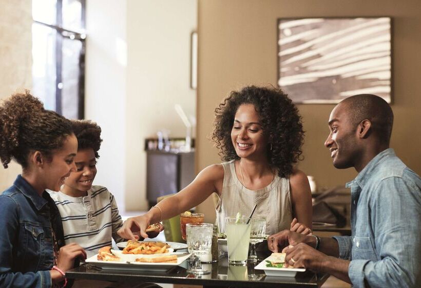 בית מלון כפרי Doubletree By Hilton Monrovia Pasadena Area