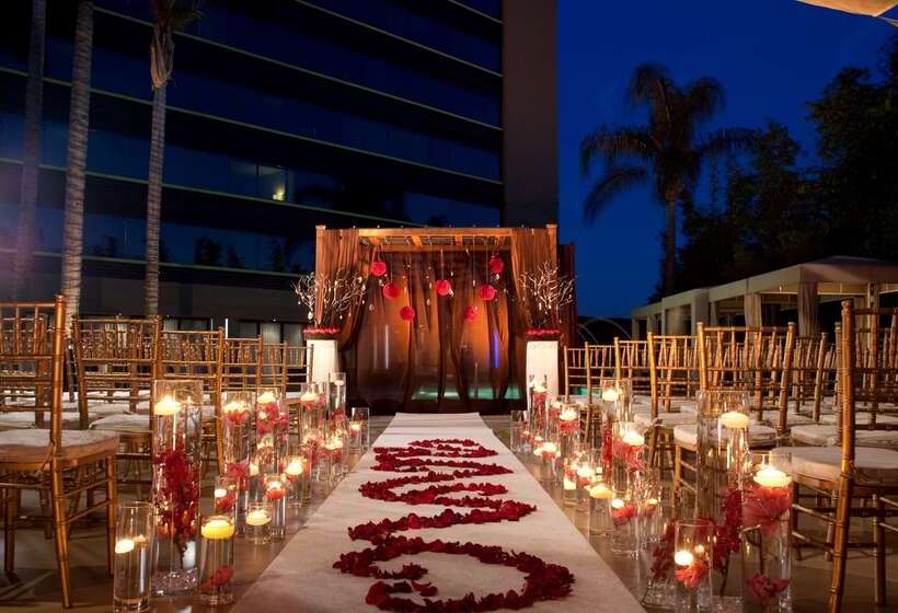 בית מלון כפרי Doubletree By Hilton Monrovia Pasadena Area