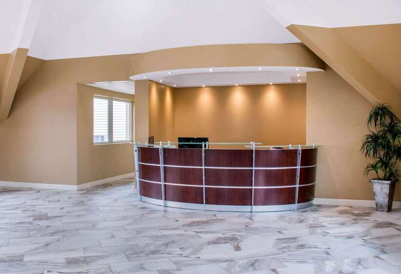 Отель Econo Lodge Inn And Suites