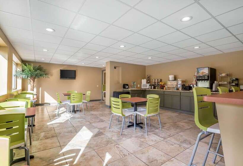 Отель Econo Lodge Inn And Suites