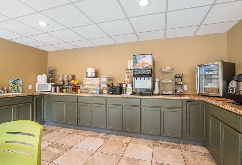 Отель Econo Lodge Inn And Suites