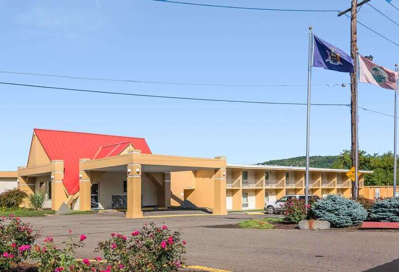 Отель Econo Lodge Inn And Suites