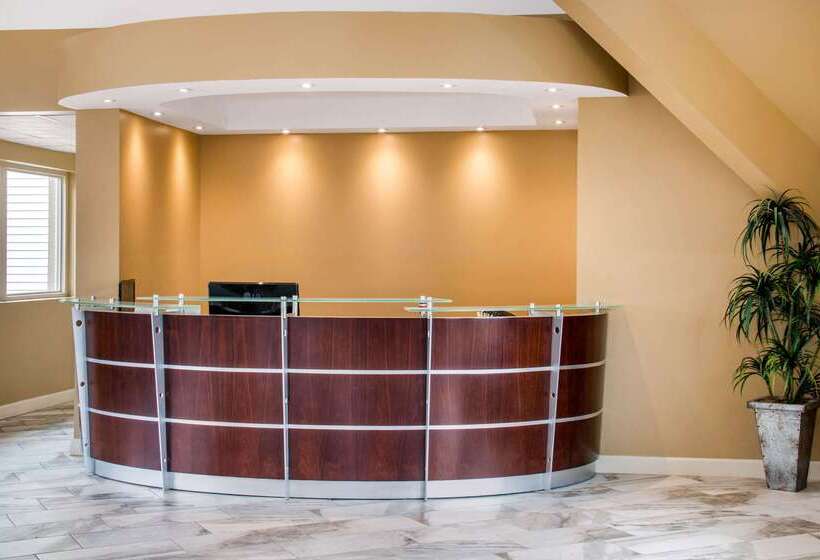 Отель Econo Lodge Inn And Suites