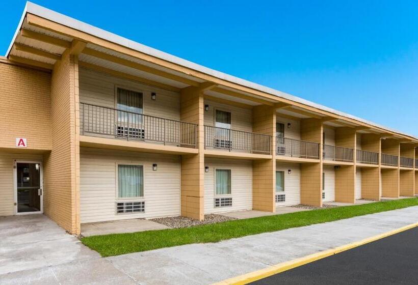 Отель Econo Lodge Inn And Suites