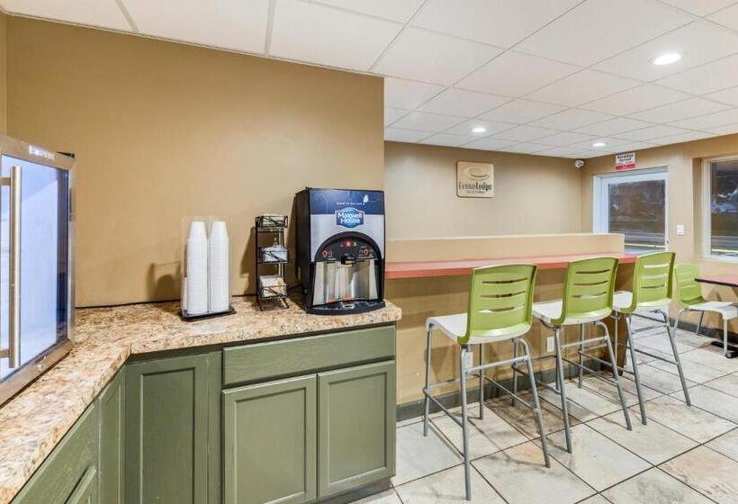 Отель Econo Lodge Inn And Suites